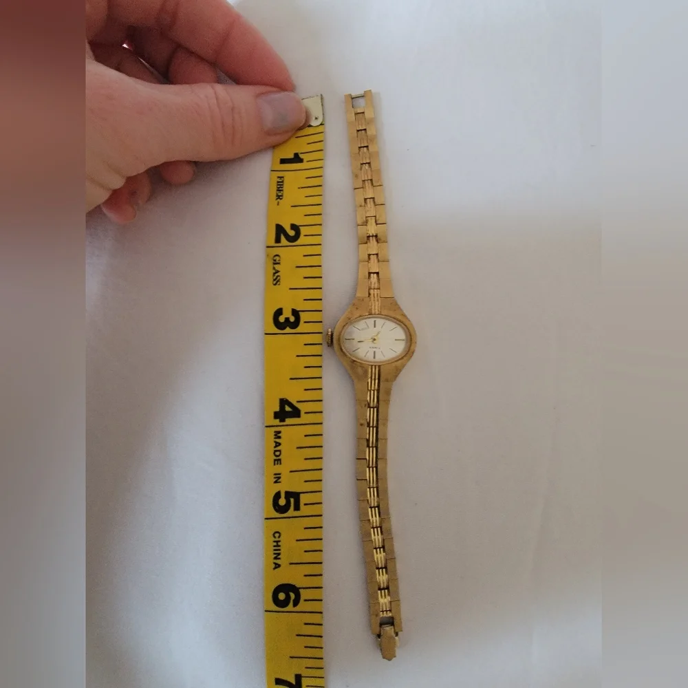 Vintage Timex Gold Plated Women's Watch - Picture 3 of 11
